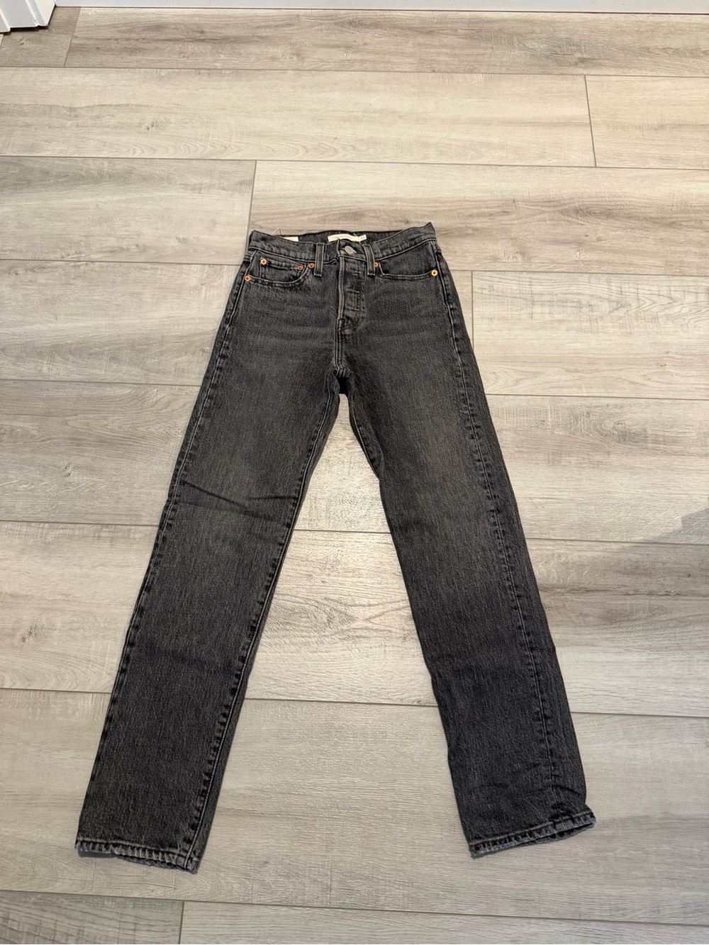 Women’s Levi’s Wedgie Straight Jean in Washed Black - Size 23 x 28